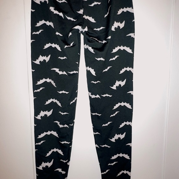 Halloweenie bat leggings - Picture 2 of 3